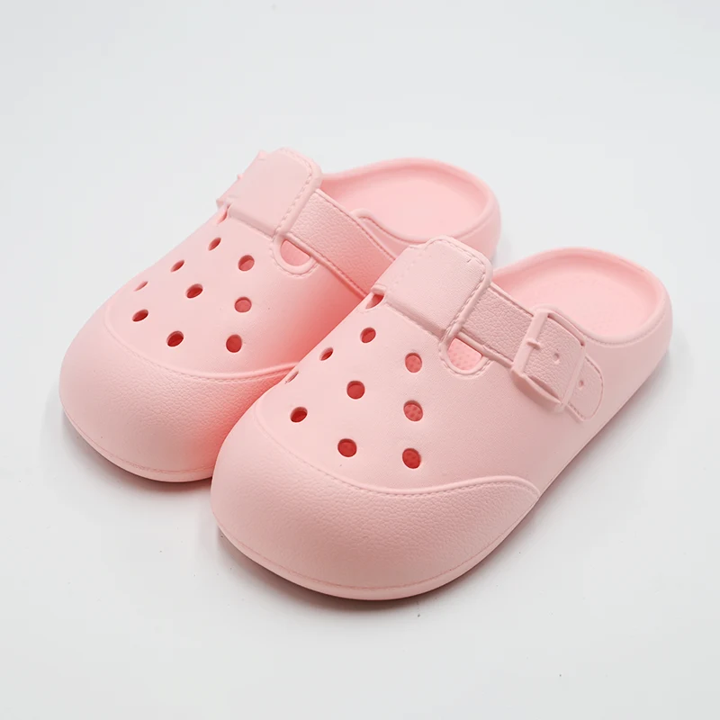 Flip Flops vs. Slides: Escolhendo o calçado de verão certo